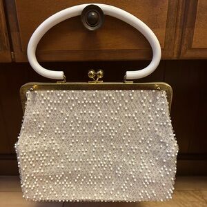 Vintage 1950’s 1960’s White Lumured Beaded Kisslock Purse